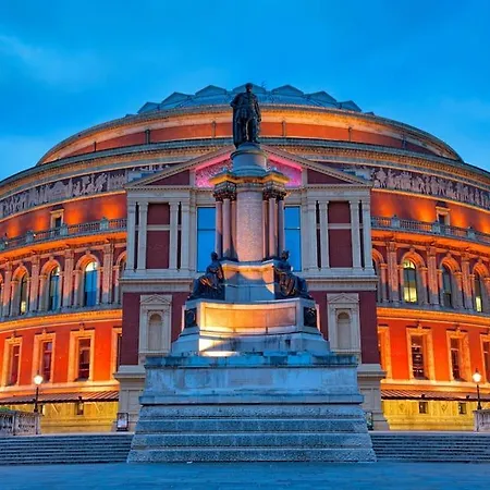 The Perfect City Escape For Your Next Vacation London Exterior photo